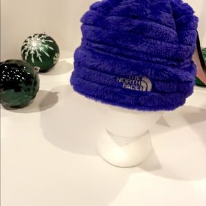 Woman’s Northface hat
